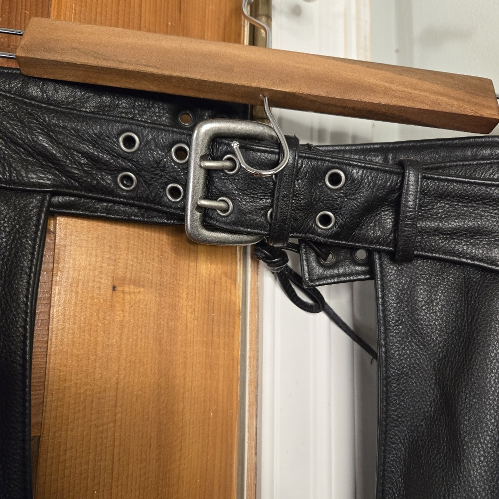 Harley Davidson Riding Gear Leather Chaps - Picture 6 of 16